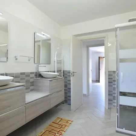 Beautiful In With Kitchen * Sessa Cilento